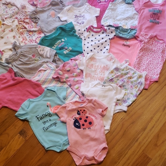 Bundle of 37 babygirl onesies, size 0-3MO - Picture 8 of 8